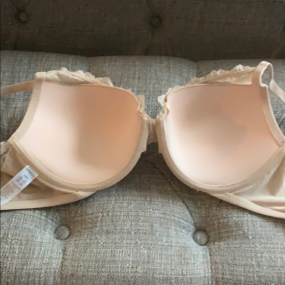 Spanx Undie-tectible Push-up Plunge - Picture 4 of 8